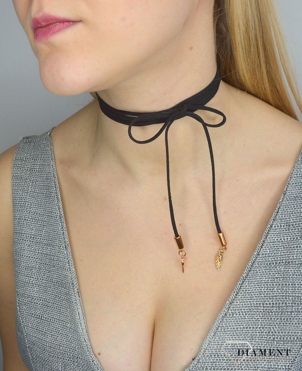 Naszyjnik choker damski czarny By Dziubeka różowe skrzydełka NIL2005 ✓Biżuteria damska.jpg